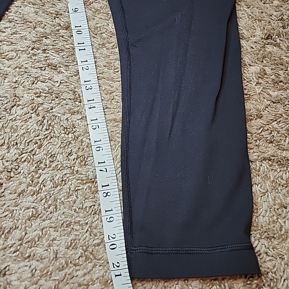 Lululemon black Capri Leggings Purple Crossover Waistband Women’s size 6 - Picture 6 of 9
